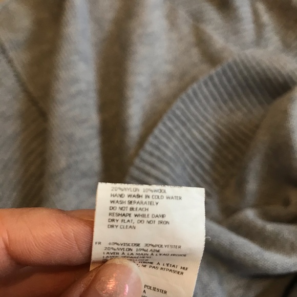 💚4 for $30💚 LIKE NEW! Jean Machine Gray Lightweight Sweater - Picture 9 of 9